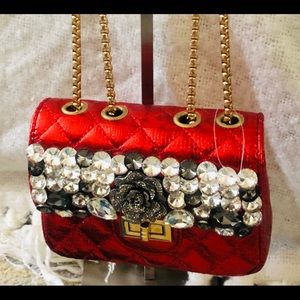 Stunning red shoulder bag / hand bag